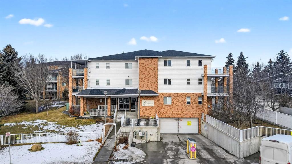 210, 165 Manora Place NE, A2278132, Alberta,