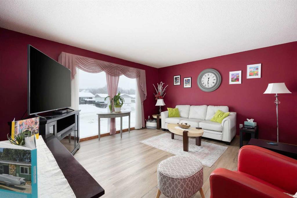 Fifth View of 9 Bennett Crescent , Downtown, Fort McMurray, Alberta, T9H1H4