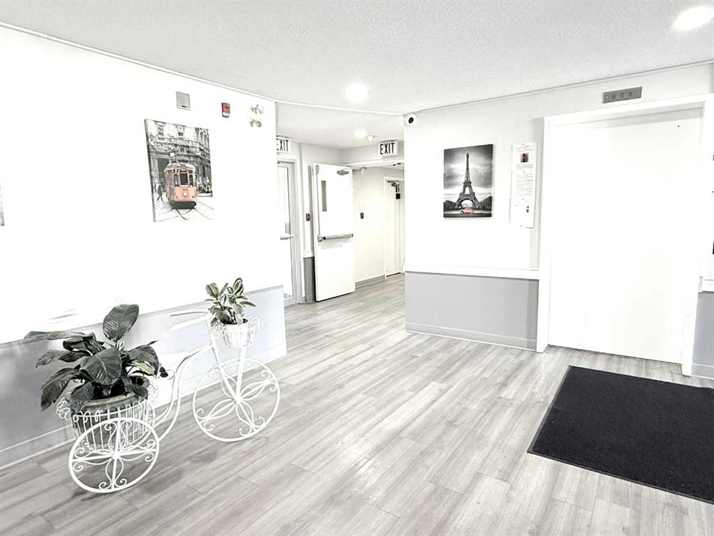 Fourth View of 207, 5555 Falsbridge Drive NE, Falconridge, Calgary, Alberta, T3J 3E8