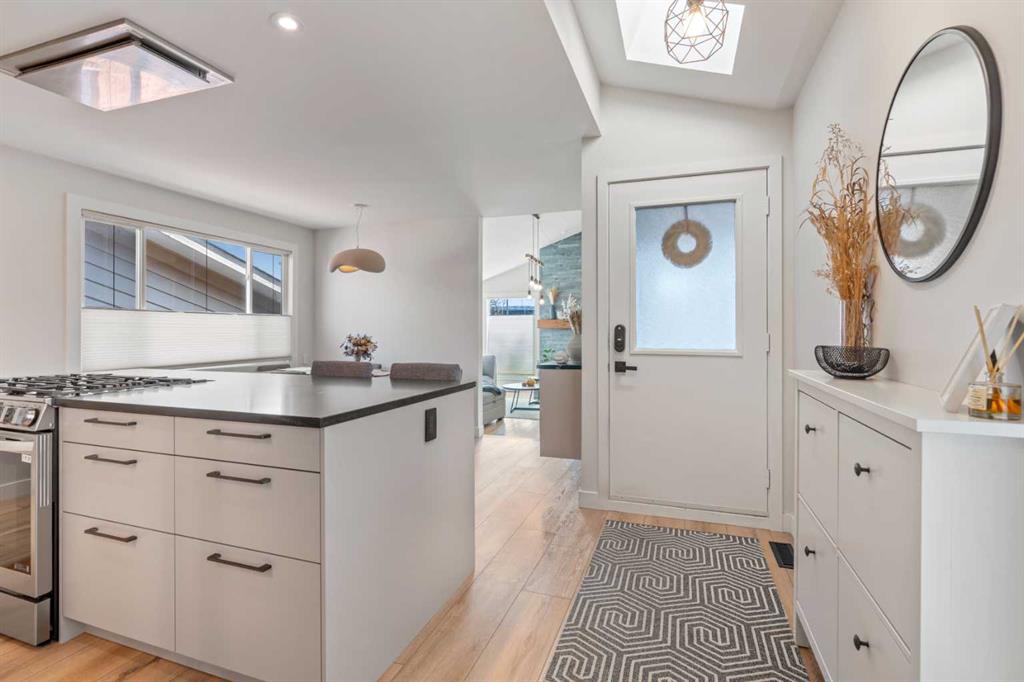 Fourth View of 7132 36 Avenue NW, Bowness, Calgary, Alberta, T3B 1T8