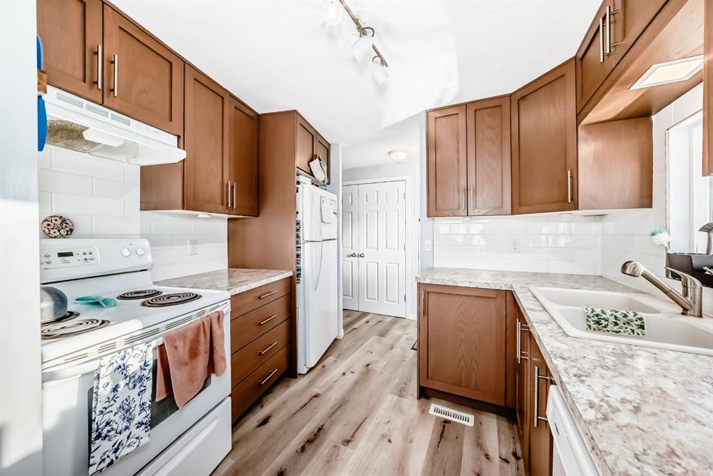 Fifth View of 5011 64 Avenue , Co-op Subdivision, Ponoka, Alberta, T4J1E2