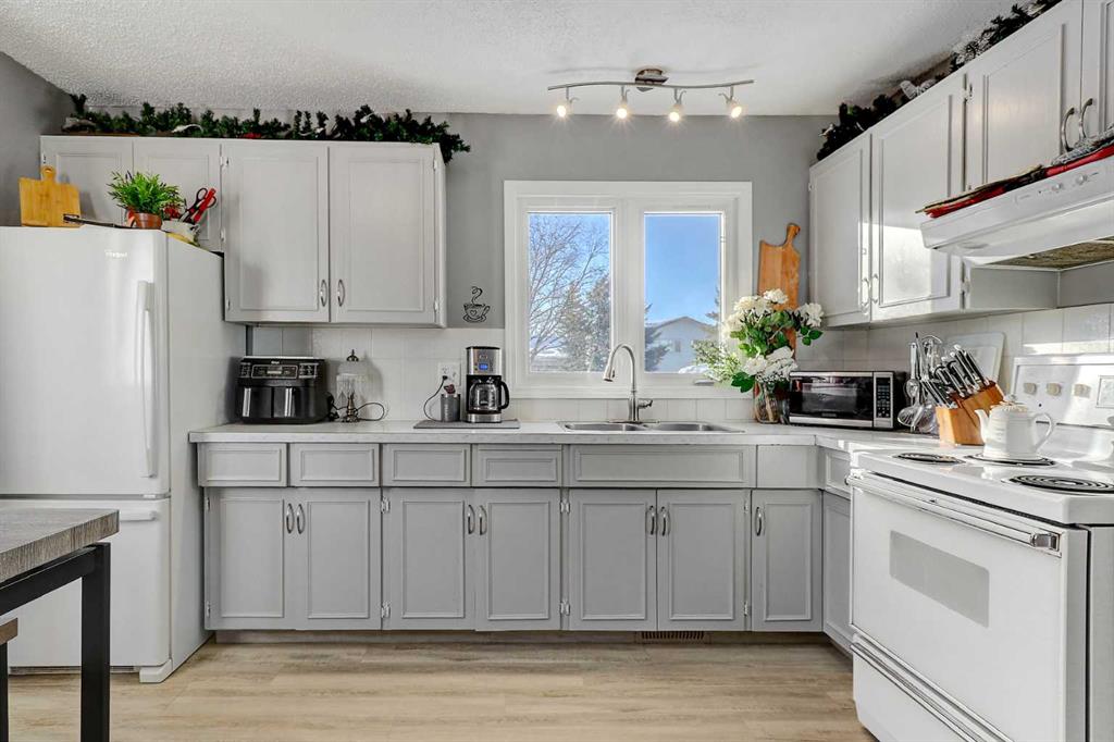 Third View of 9425 120 Avenue , Crystal Ridge, Grande Prairie, Alberta, T8V4P9