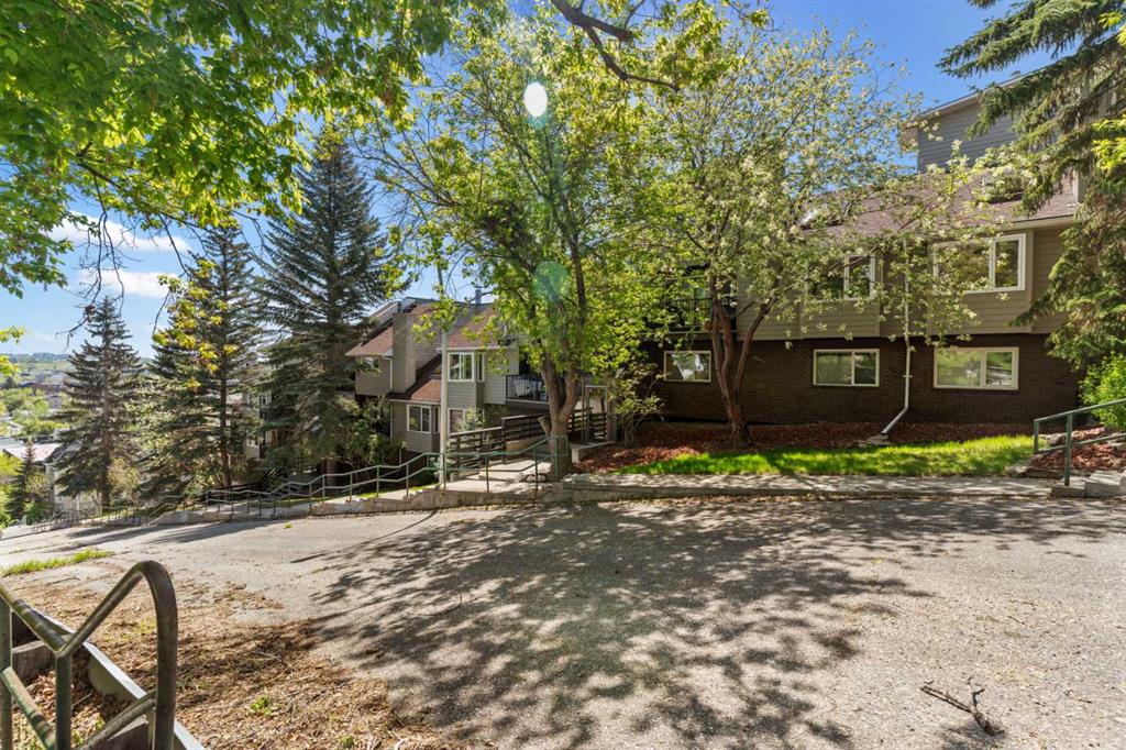 Third View of 102, 333 2 Avenue NE, Crescent Heights, Calgary, Alberta, T2E 0E5