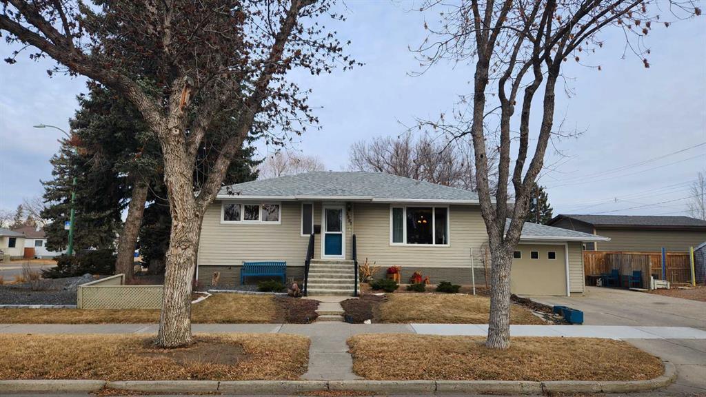 Second View of 2001 12 Avenue S, Victoria Park, Lethbridge, Alberta, T1K 0N8