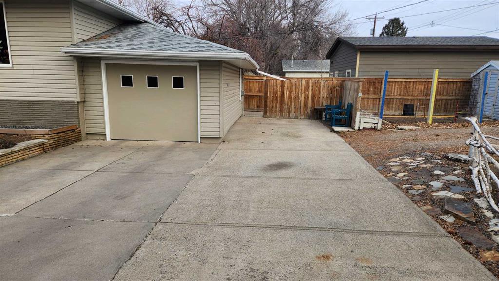 Fourth View of 2001 12 Avenue S, Victoria Park, Lethbridge, Alberta, T1K 0N8