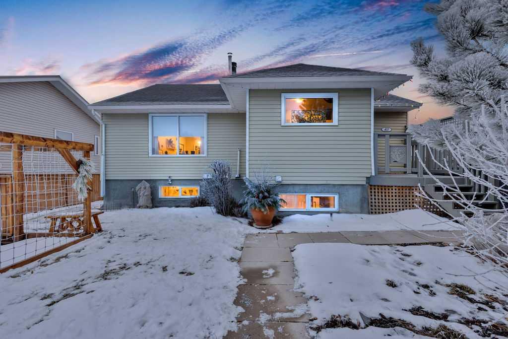 411 Mountain View Place , A2279520, Alberta,