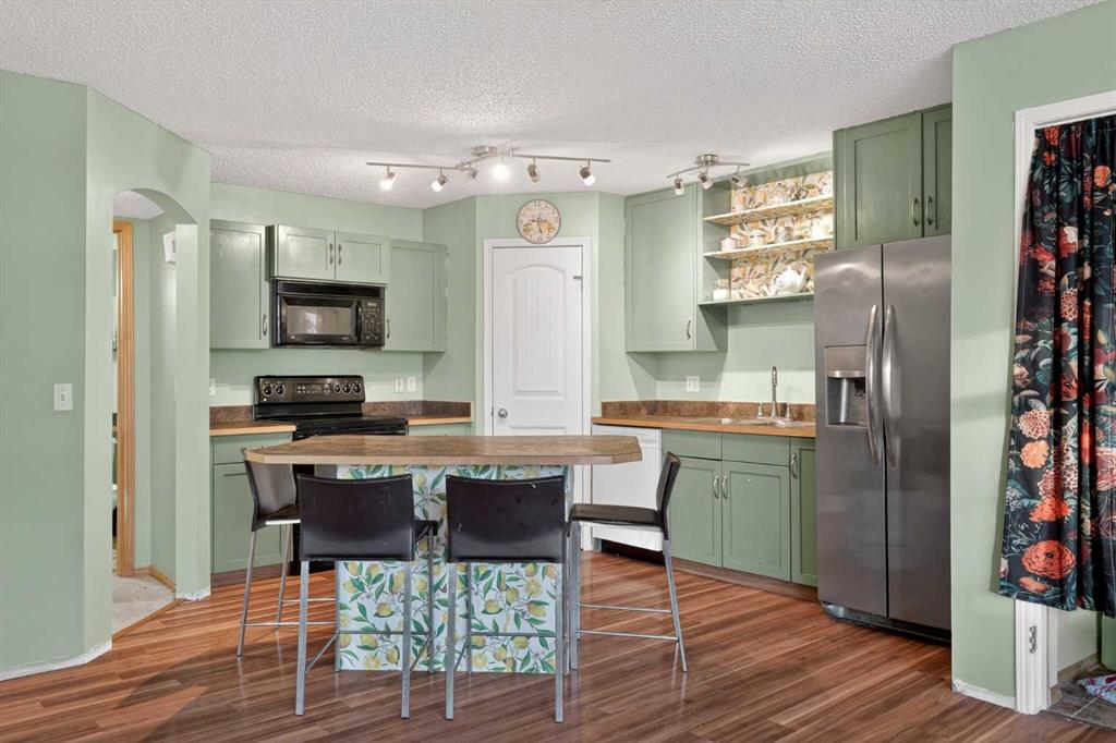 Third View of 105, 23 Everridge Square SW, Evergreen, Calgary, Alberta, T2Y5J6