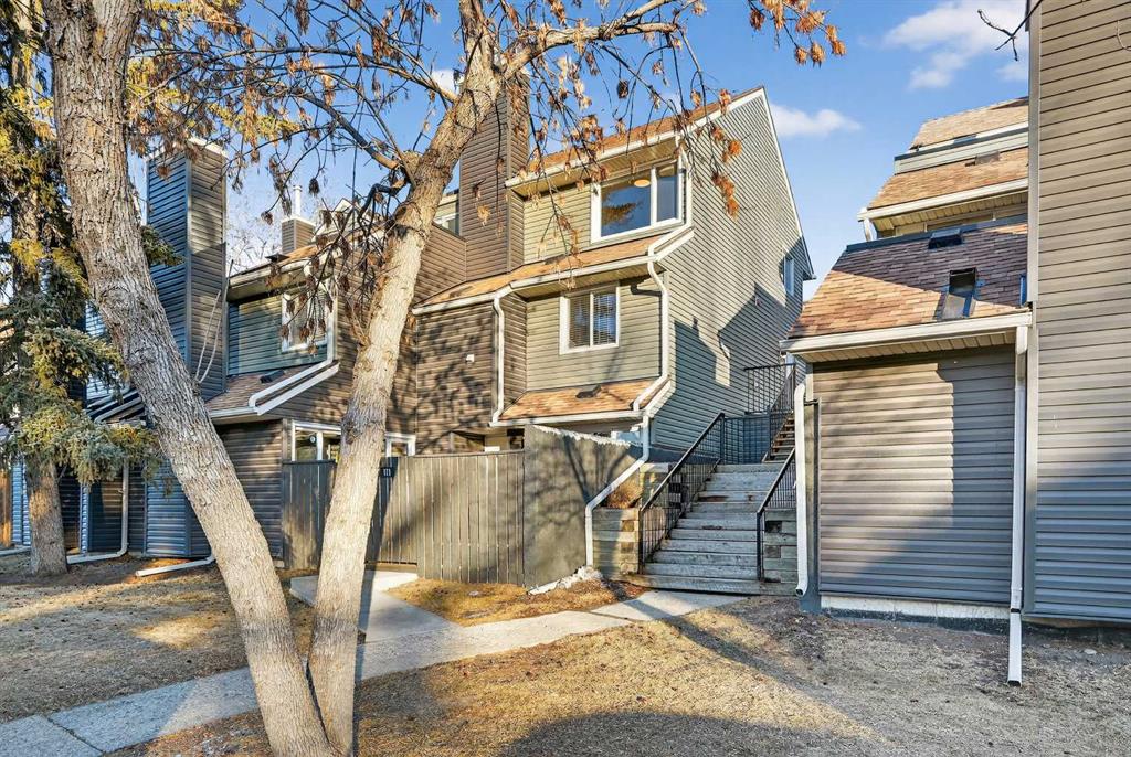 Second View of 211, 25 Glamis Green SW, Glamorgan, Calgary, Alberta, T3E 6T9