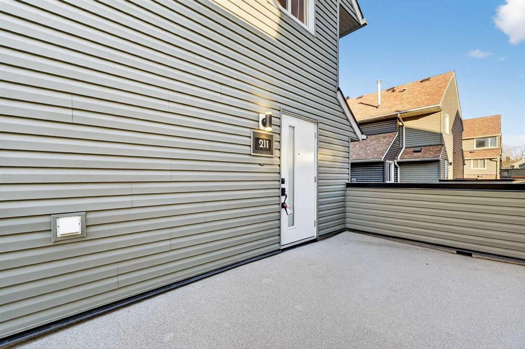 Fourth View of 211, 25 Glamis Green SW, Glamorgan, Calgary, Alberta, T3E 6T9