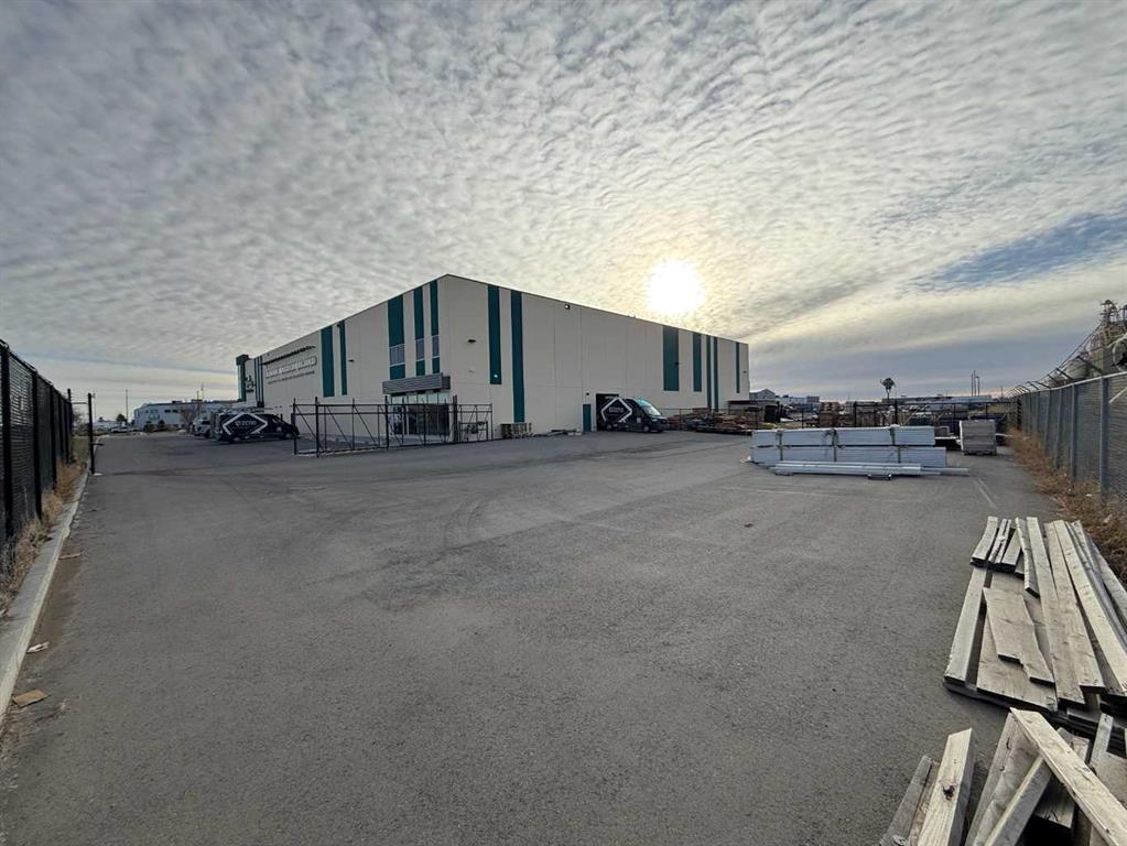 Third View of #20, 450 39 Street N, Churchill Industrial Park, Lethbridge, Alberta, T1H 0C8