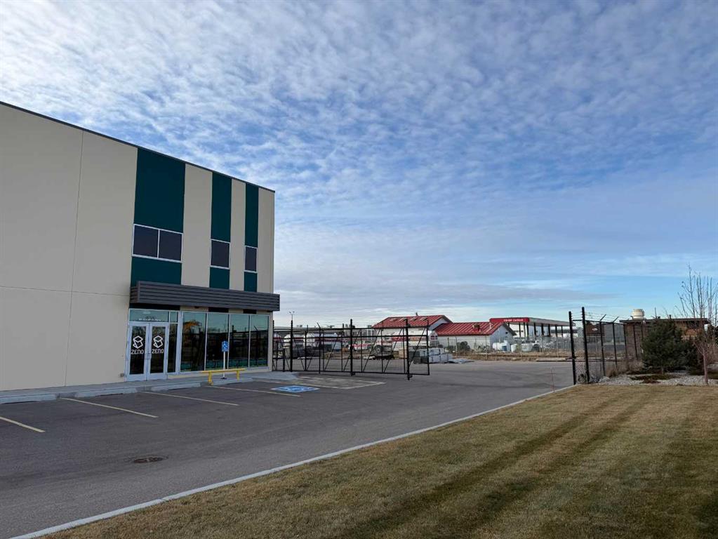Fourth View of #20, 450 39 Street N, Churchill Industrial Park, Lethbridge, Alberta, T1H 0C8