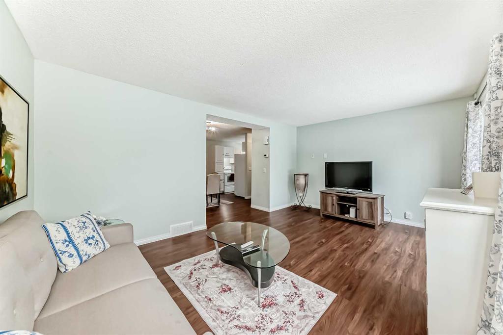 Third View of 14, 115 Bergen Road NW, Beddington Heights, Calgary, Alberta, T3K 1P2