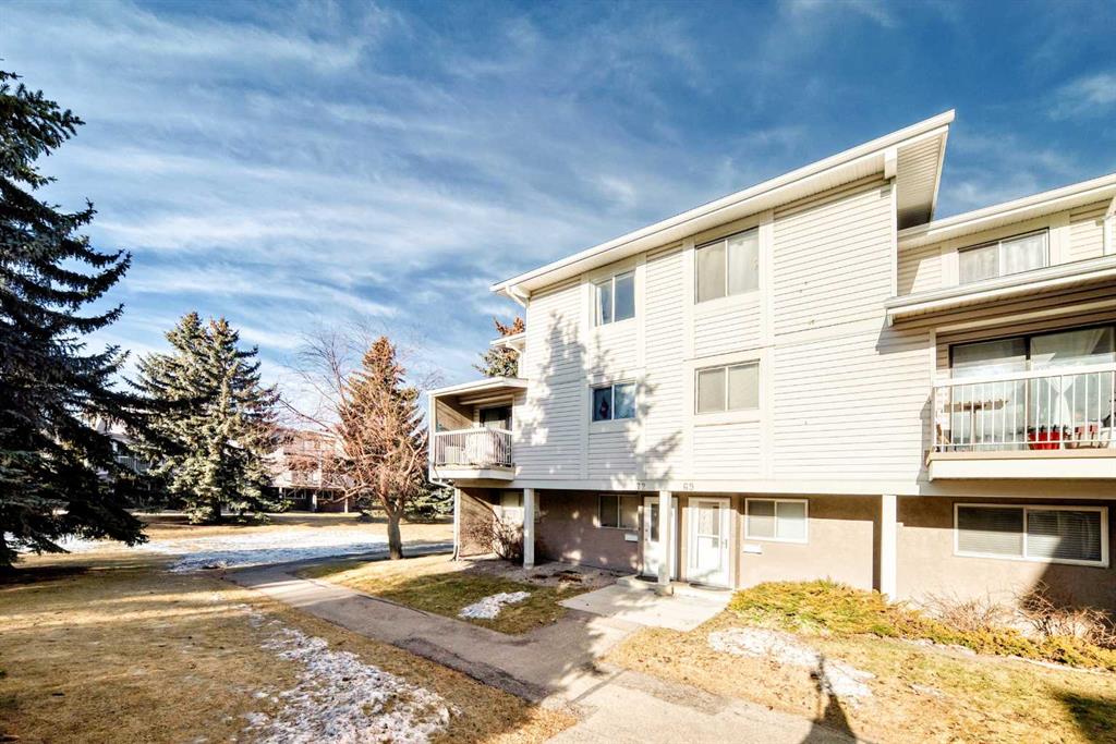 Third View of 72, 3015 51 Street SW, Glenbrook, Calgary, Alberta, T3E 6N5