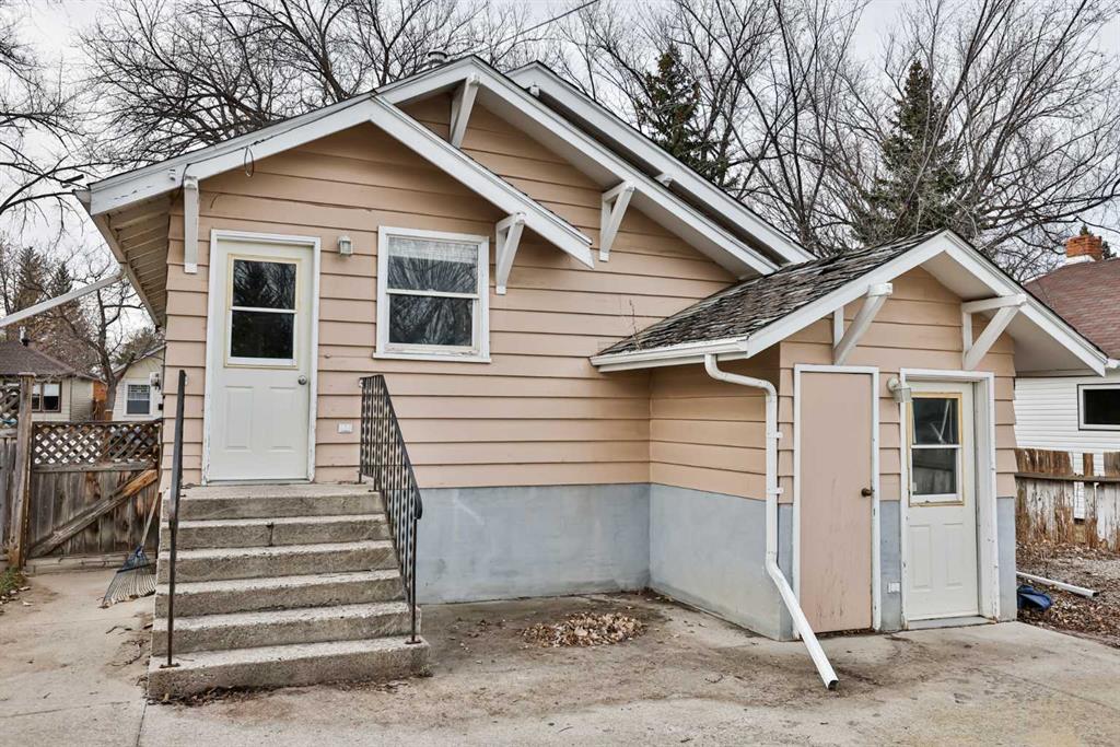 Third View of 911 8 Street S, London Road, Lethbridge, Alberta, T1J 2K7
