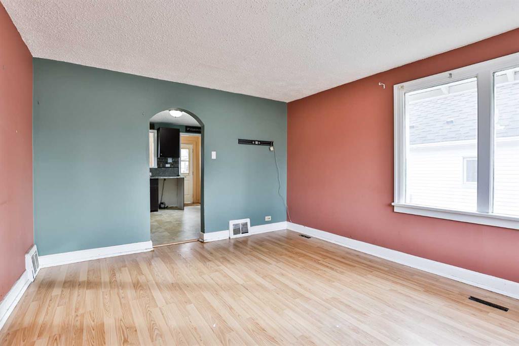 Fourth View of 911 8 Street S, London Road, Lethbridge, Alberta, T1J 2K7