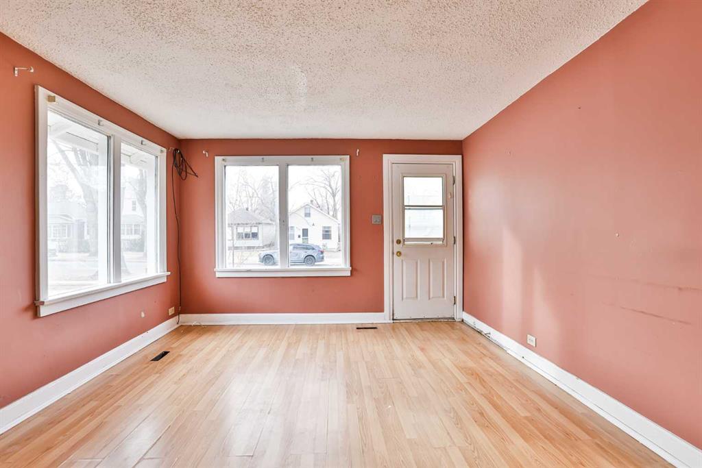 Fifth View of 911 8 Street S, London Road, Lethbridge, Alberta, T1J 2K7