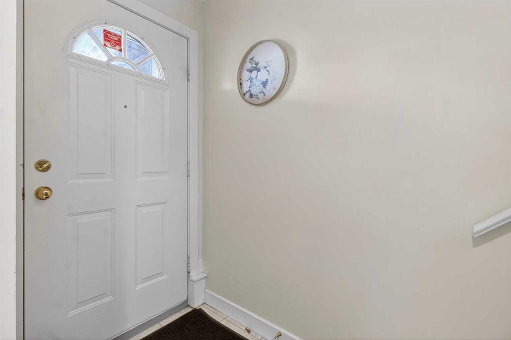 Fourth View of 41 Sandarac Villas NW, Sandstone Valley, Calgary, Alberta, T3K 5B4