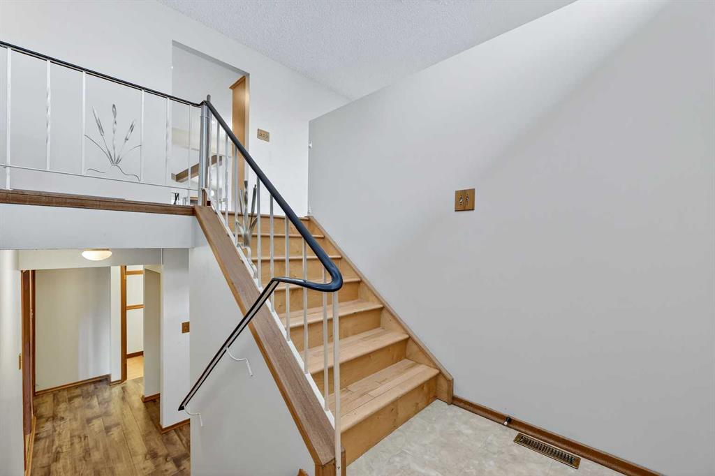 Third View of 5315 Valiant Drive NW, Varsity, Calgary, Alberta, T3A 0Y9