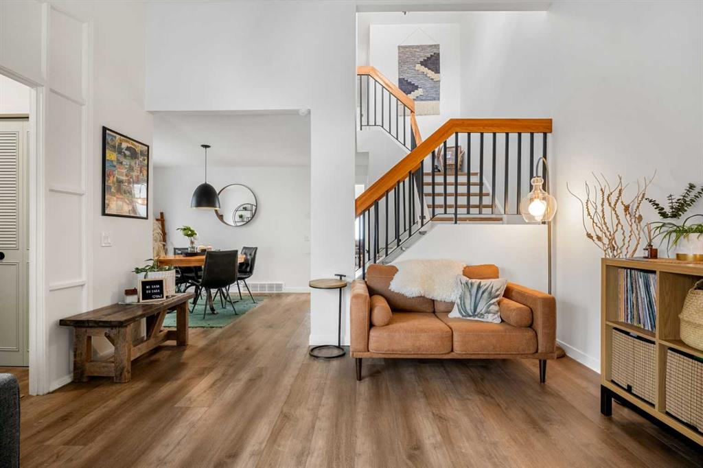 55 Coach Gate Way SW, A2280840, Alberta,