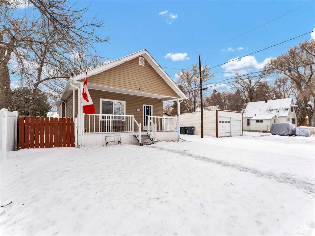 Fourth View of 1260 4 Avenue SE, SE Hill, Medicine Hat, Alberta, T1A6B9