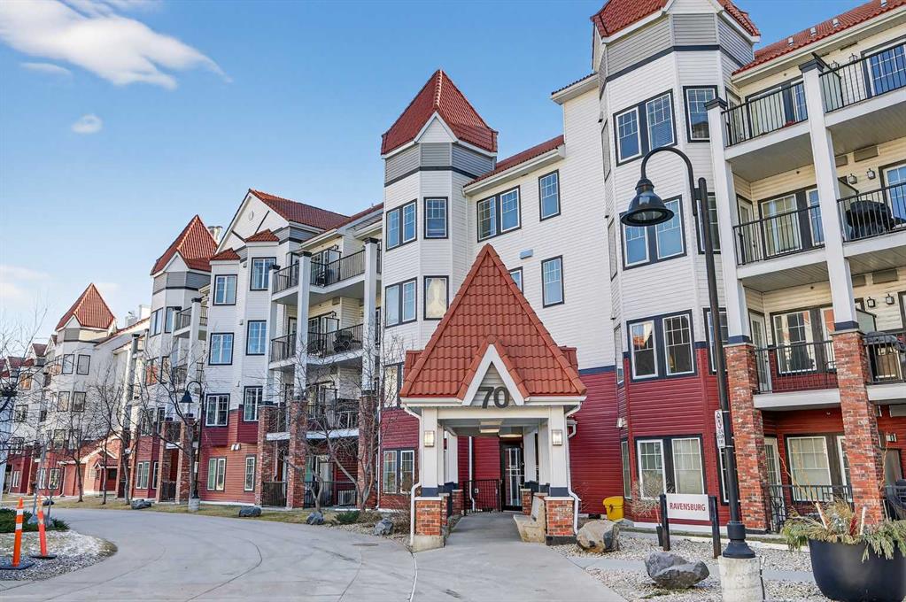 406, 70 Royal Oak Plaza NW, A2281012, Alberta,