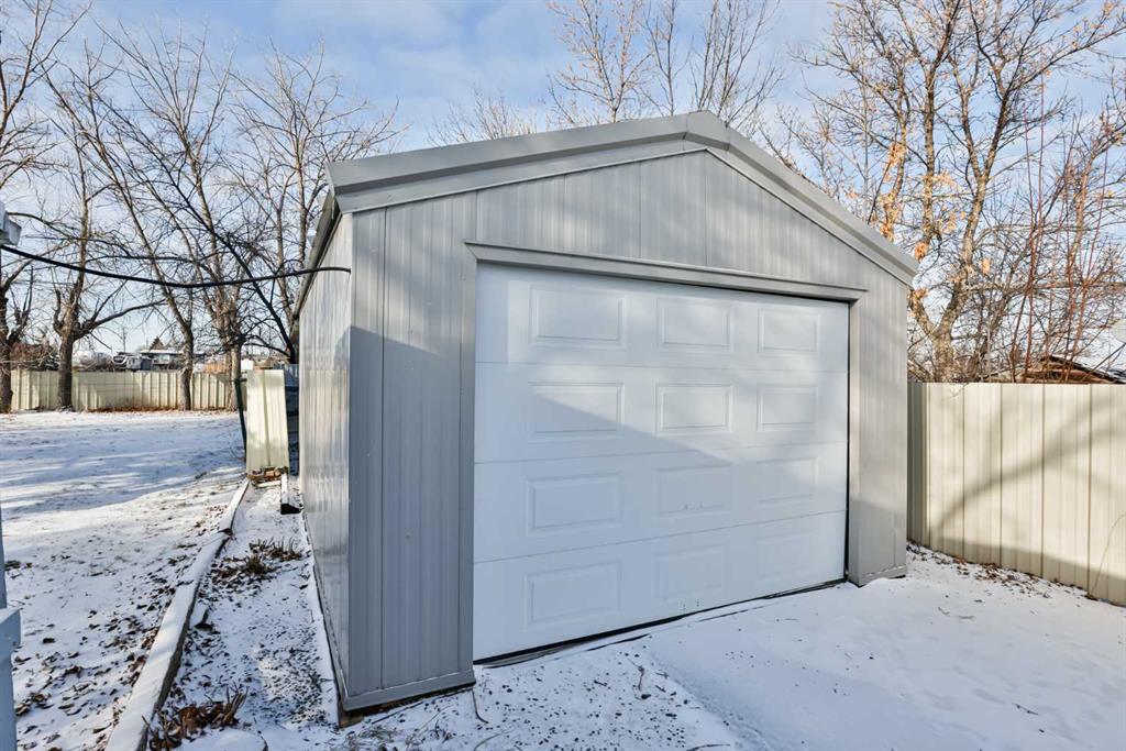 Fourth View of 236 N 100 W  , NONE, Raymond, Alberta, T0K 2S0