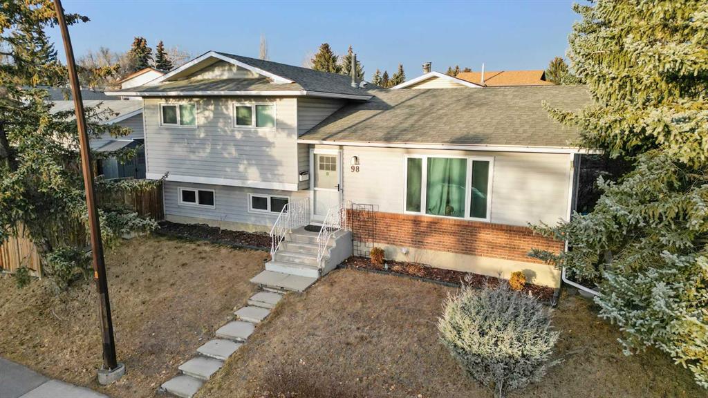MLS® listing #108037123 for sale located at 98 Ranch Glen Drive NW