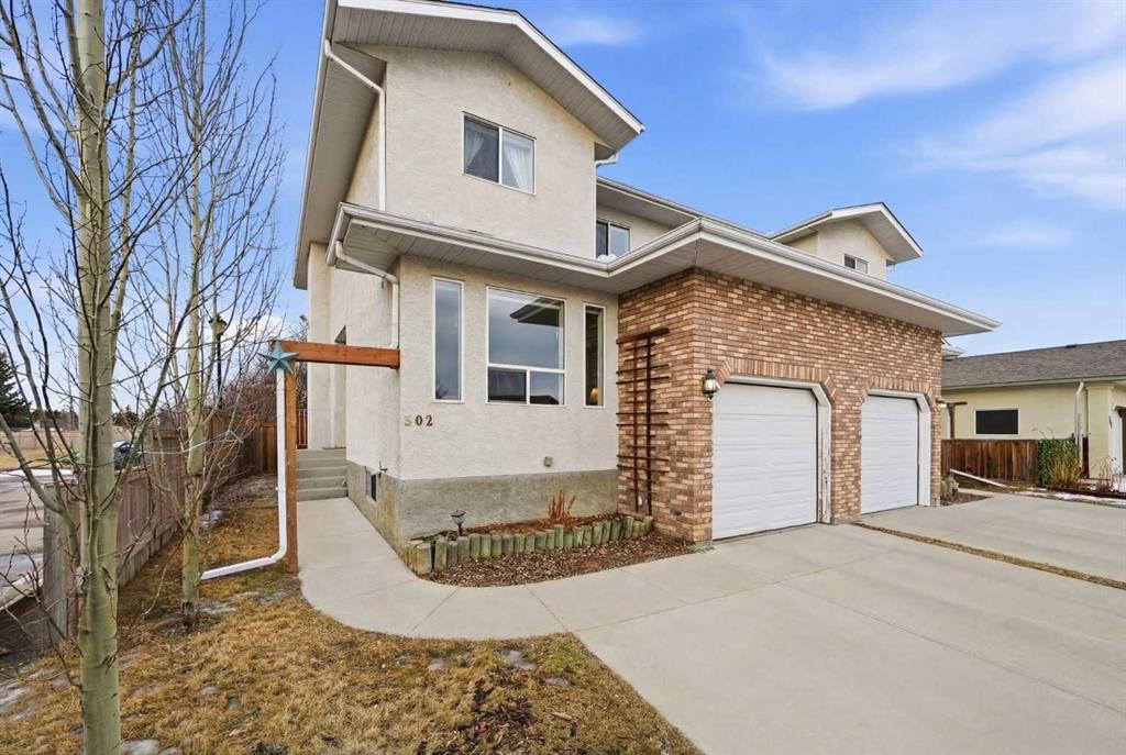 302 Strathaven Drive , A2281112, Alberta,