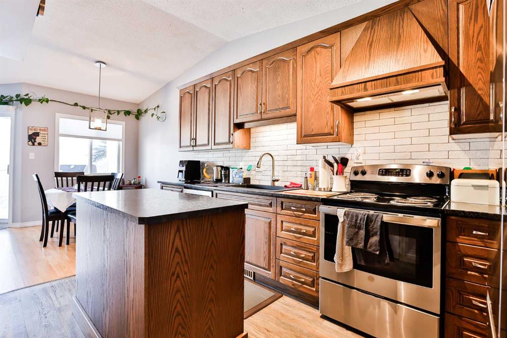 Fifth View of 2, 135 Jerry Potts Boulevard W, Indian Battle Heights, Lethbridge, Alberta, T1K 6H2