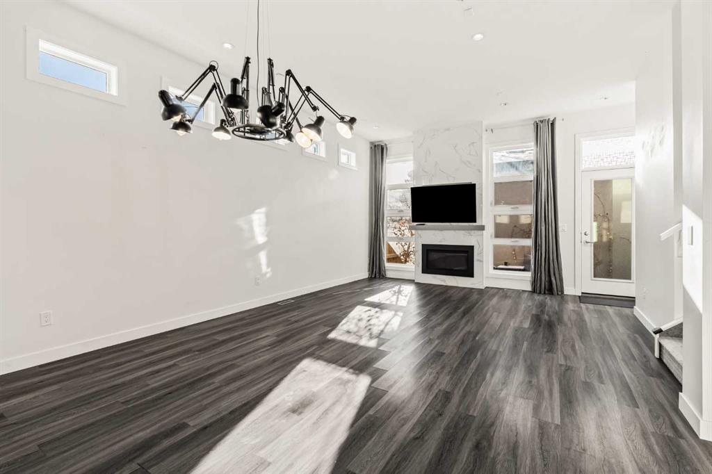 Fourth View of 2, 127 24 Avenue NE, Tuxedo Park, Calgary, Alberta, T2E 1W7