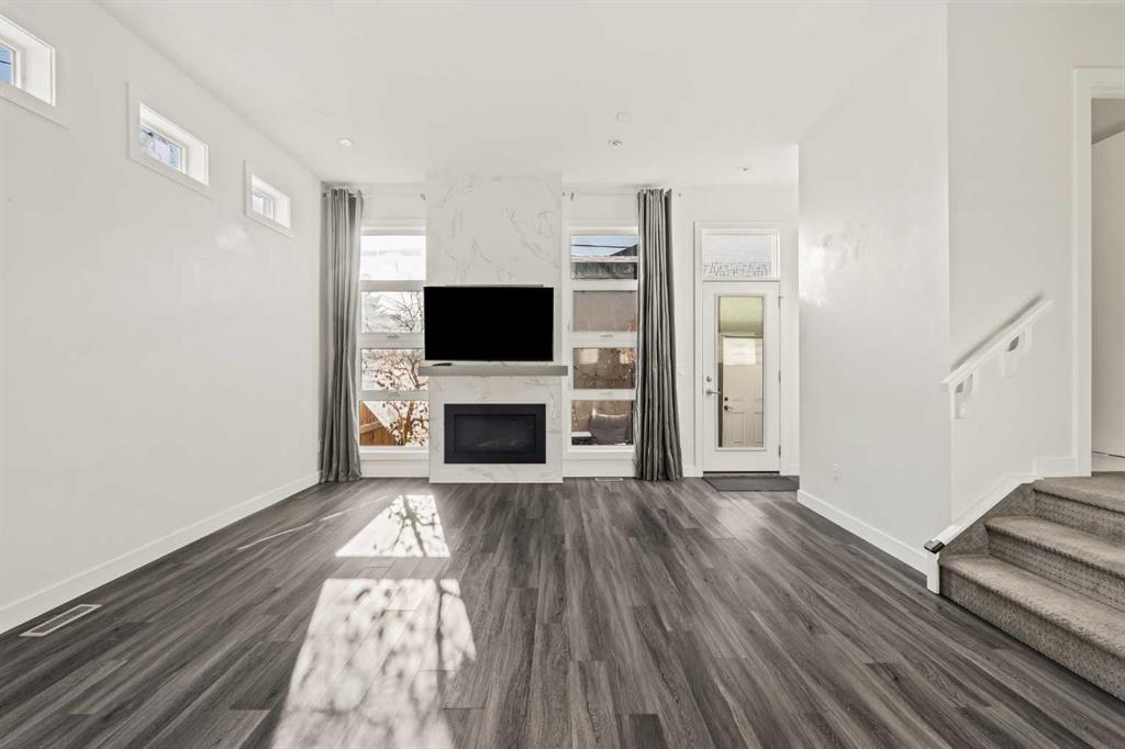 Fifth View of 2, 127 24 Avenue NE, Tuxedo Park, Calgary, Alberta, T2E 1W7