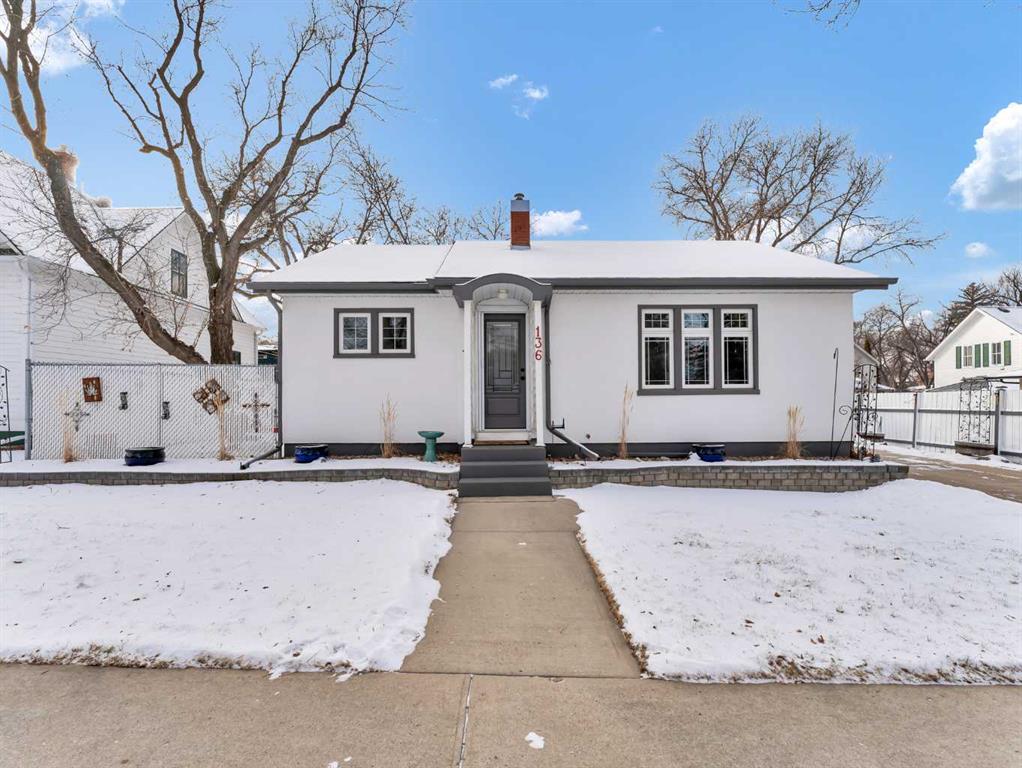 136 3 Avenue SE, A2281453, Alberta,