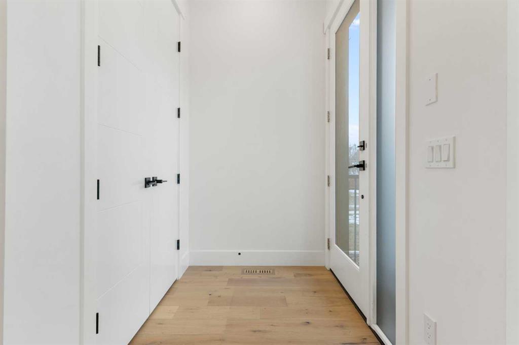 Third View of 234 25 Avenue NE, Tuxedo Park, Calgary, Alberta, T2E 1Y1