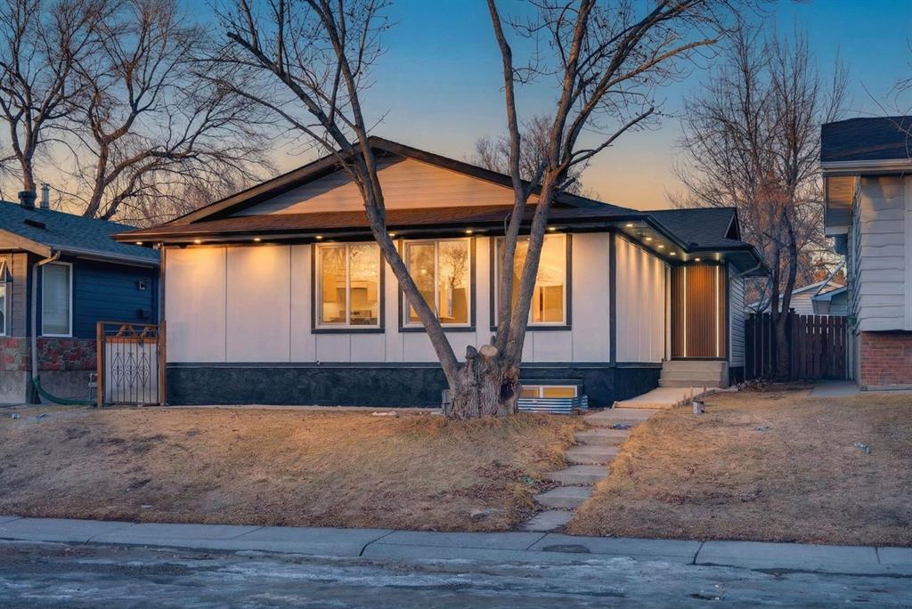 MLS® listing #108074528 for sale located at 420 Pinegreen Close NE