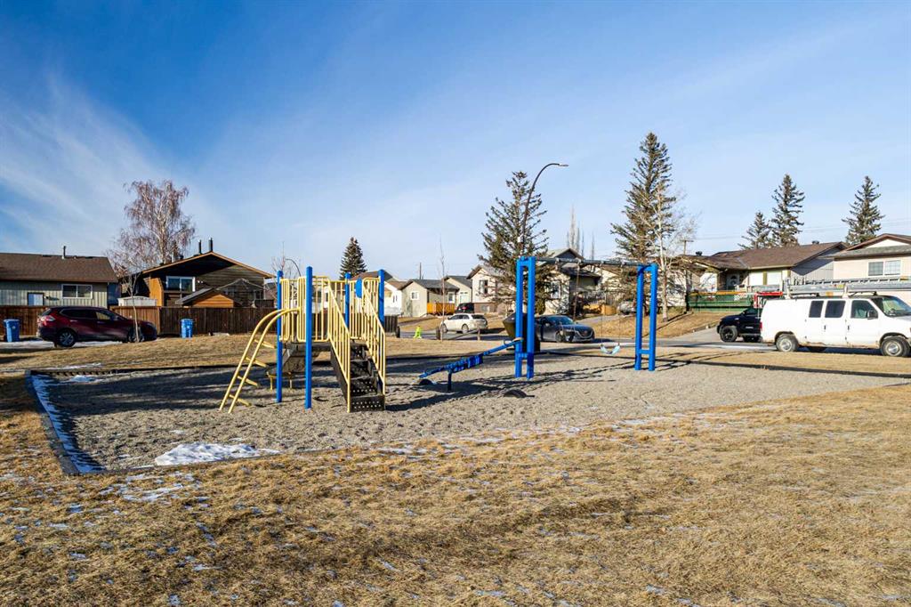 Fifth View of 24 Bedford Road NE, Beddington Heights, Calgary, Alberta, T3K 2K8