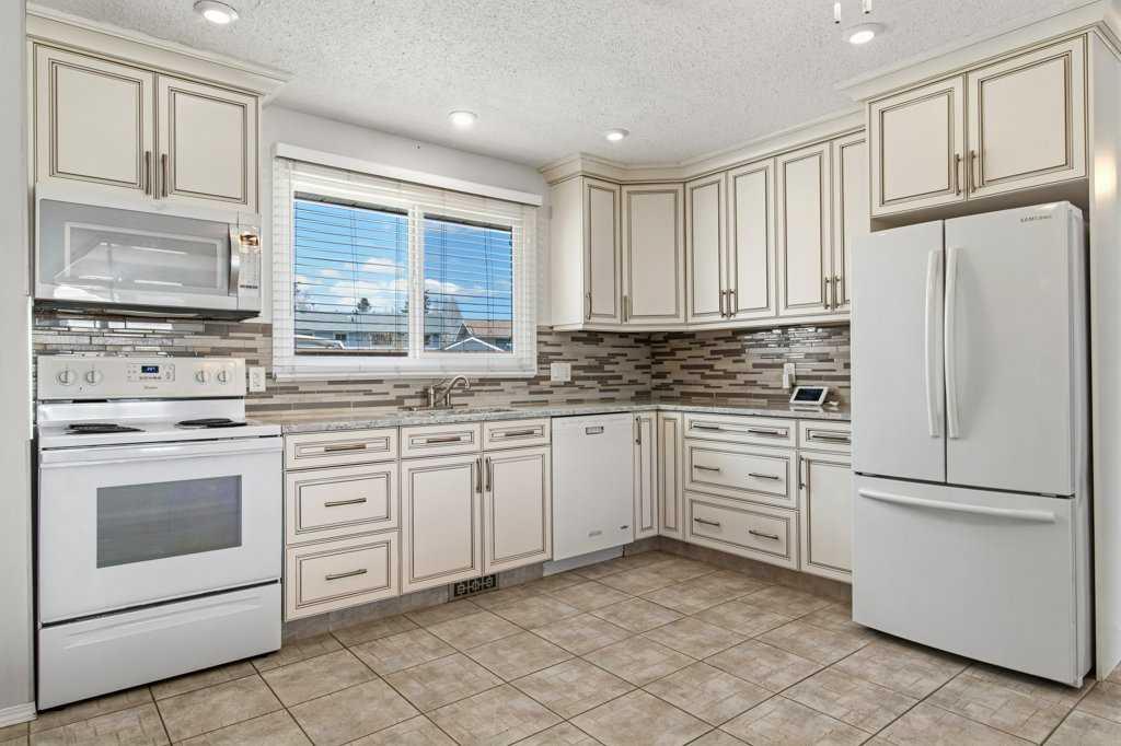 Fifth View of 40 Neal Close , Normandeau, Red Deer, Alberta, T4P 1N4