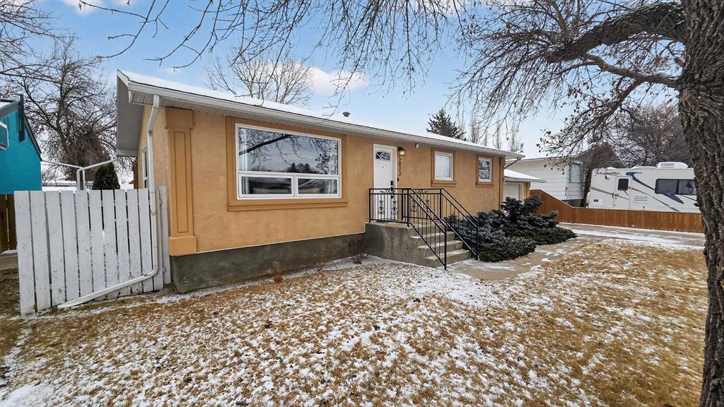 Third View of 5813 50 Street , NONE, Taber, Alberta, T1G 1J6