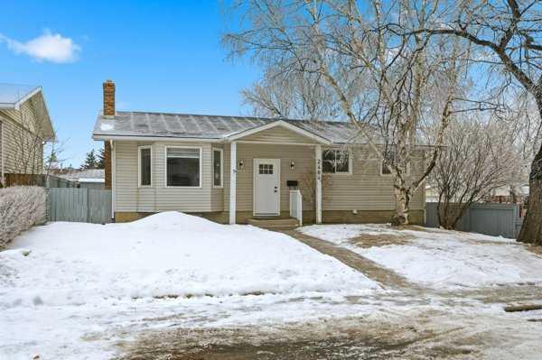 Fifth View of 2404 51 Street NE, Rundle, Calgary, Alberta, T1Y 1C3