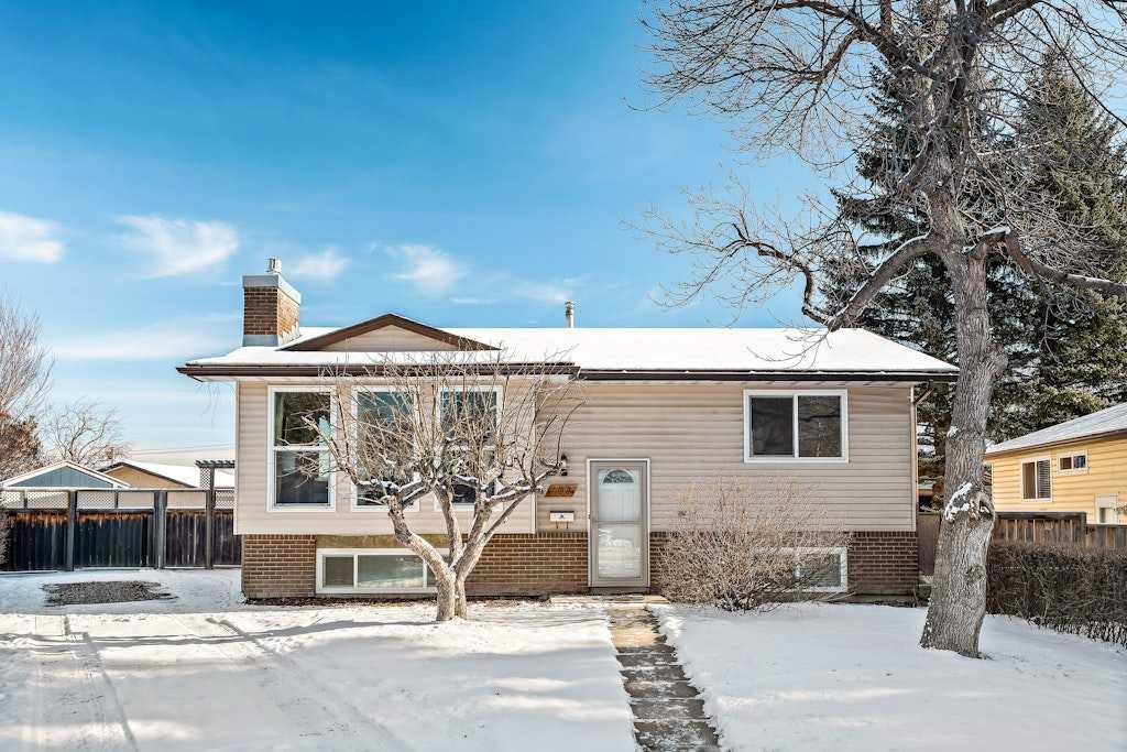 108 Lynnbrook Bay SE, A2282297, Alberta,