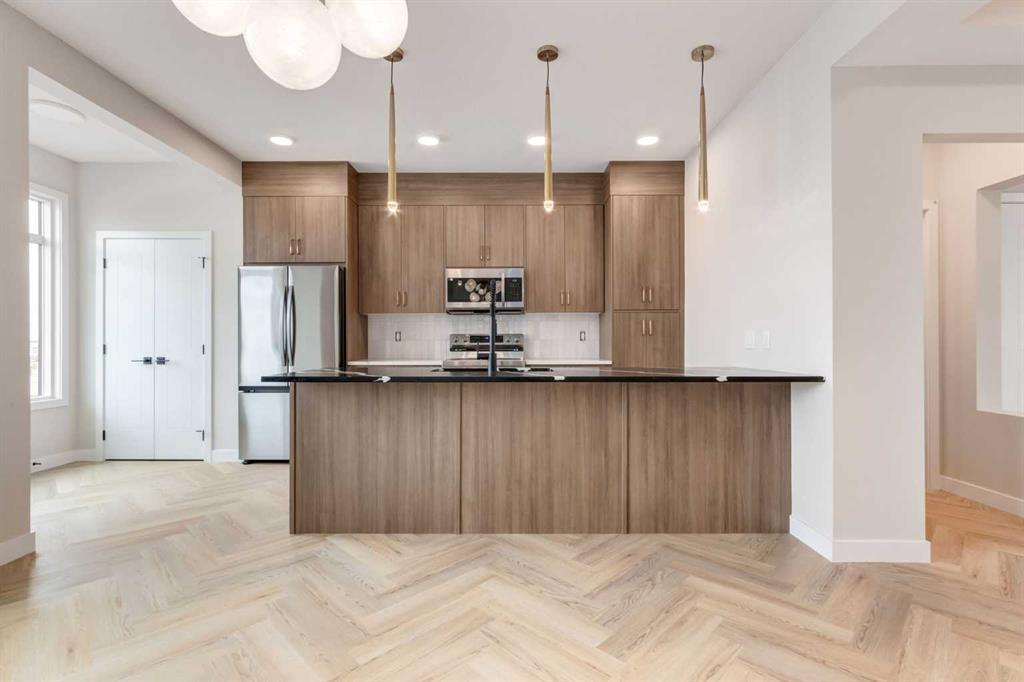 466 River Avenue , A2282299, Alberta,