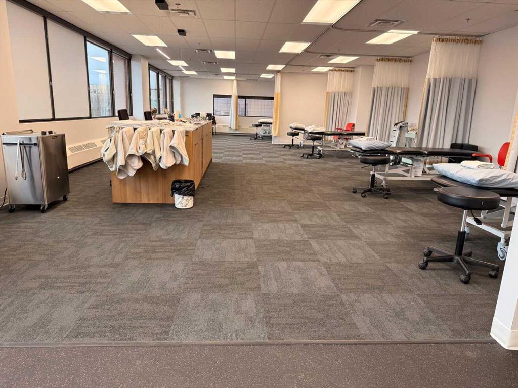 Second View of 123 ANY Street NW, Tuxedo Park, Calgary, Alberta, T3K 2P6