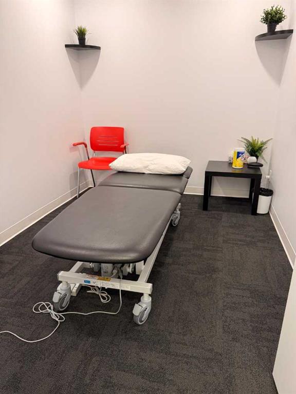 Third View of 123 ANY Street NW, Tuxedo Park, Calgary, Alberta, T3K 2P6