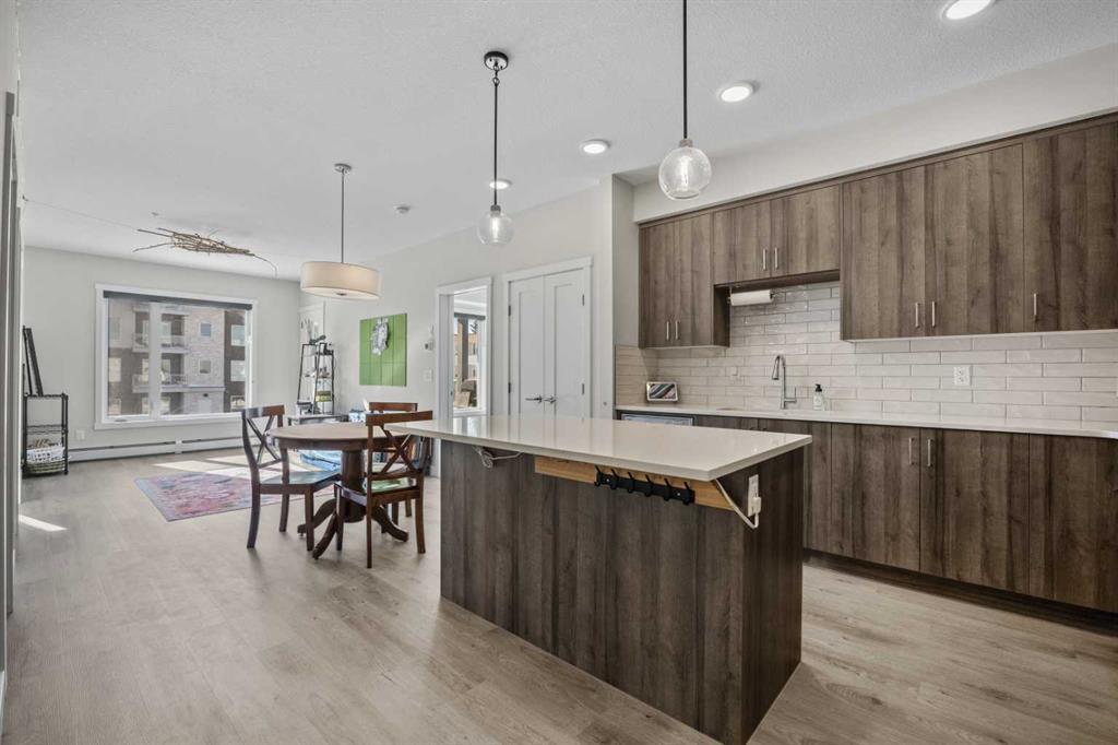 210, 660 Shawnee Square SW, A2282647, Alberta,