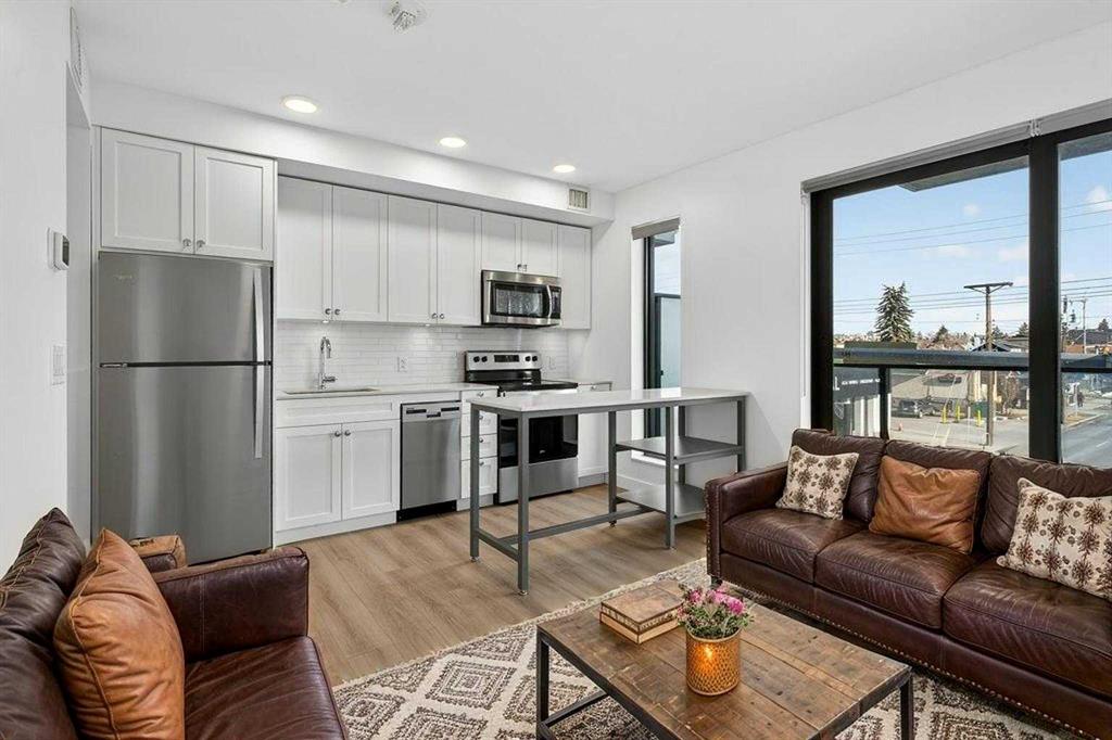 Third View of 206, 123 4 Street NE, Crescent Heights, Calgary, Alberta, T2E 8K3