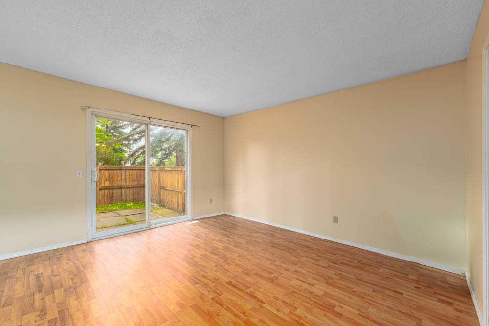 Fifth View of 16, 4810 40 Avenue SW, Glamorgan, Calgary, Alberta, T3E 1E5