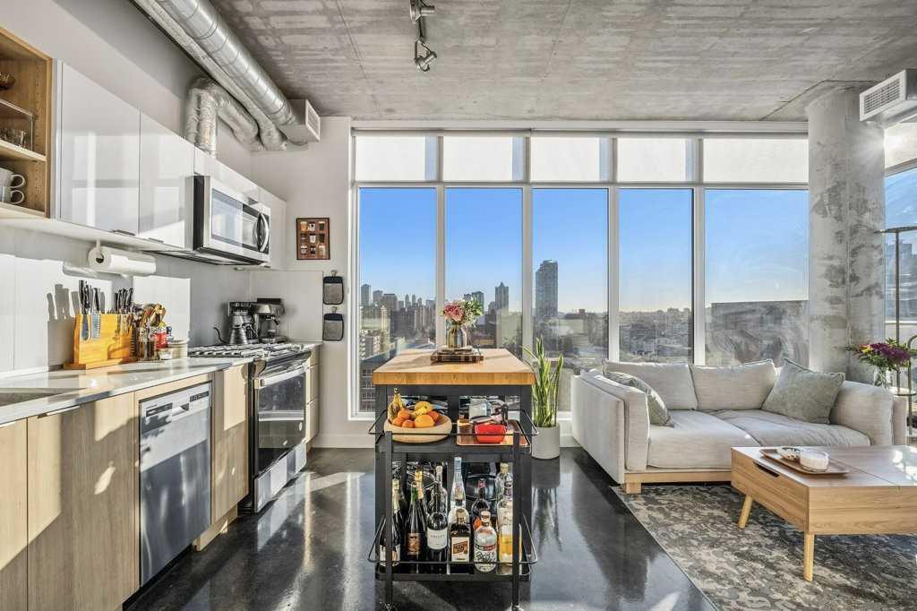 1002, 1319 14 Avenue SW, A2282975, Alberta,