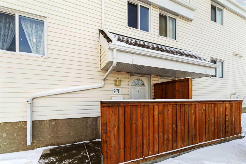 Third View of 9, 711 Beacon Hill Drive , Beacon Hill, Fort McMurray, Alberta, T9H 3R5