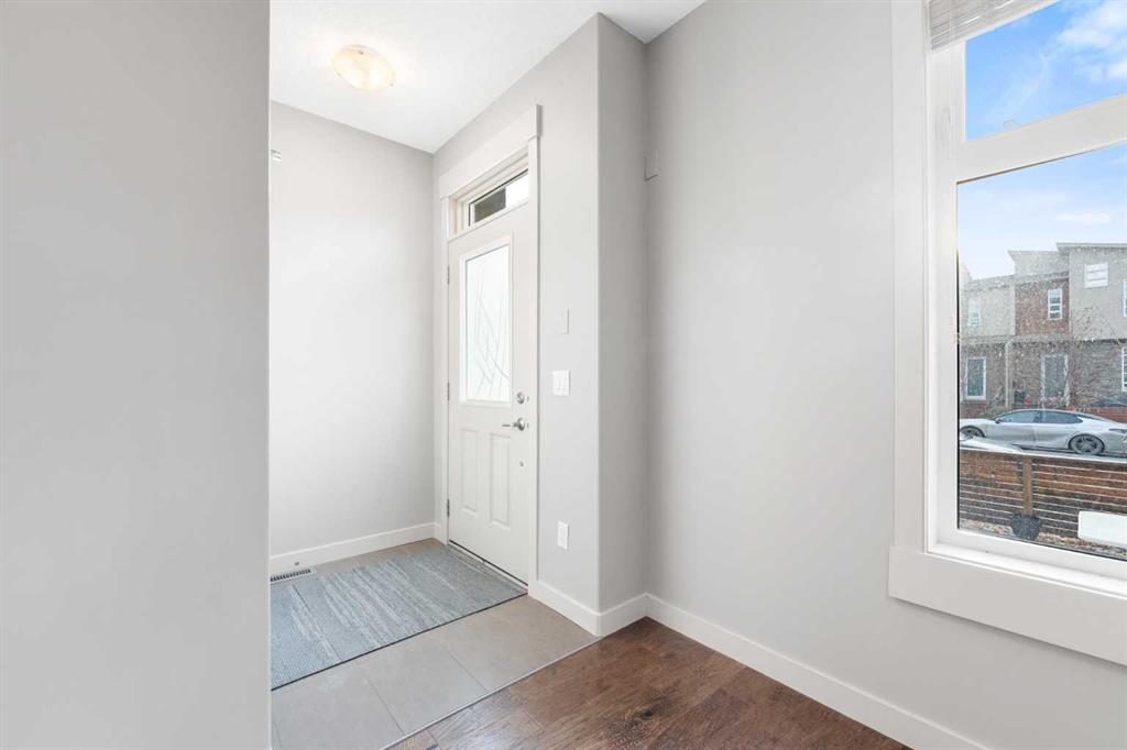 Fourth View of 1, 4728 17 Avenue NW, Montgomery, Calgary, Alberta, T3B 0P5