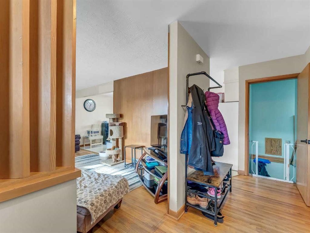 Fourth View of 18 7 Street NW, Northwest Crescent Heights, Medicine Hat, Alberta, T1A 5P5