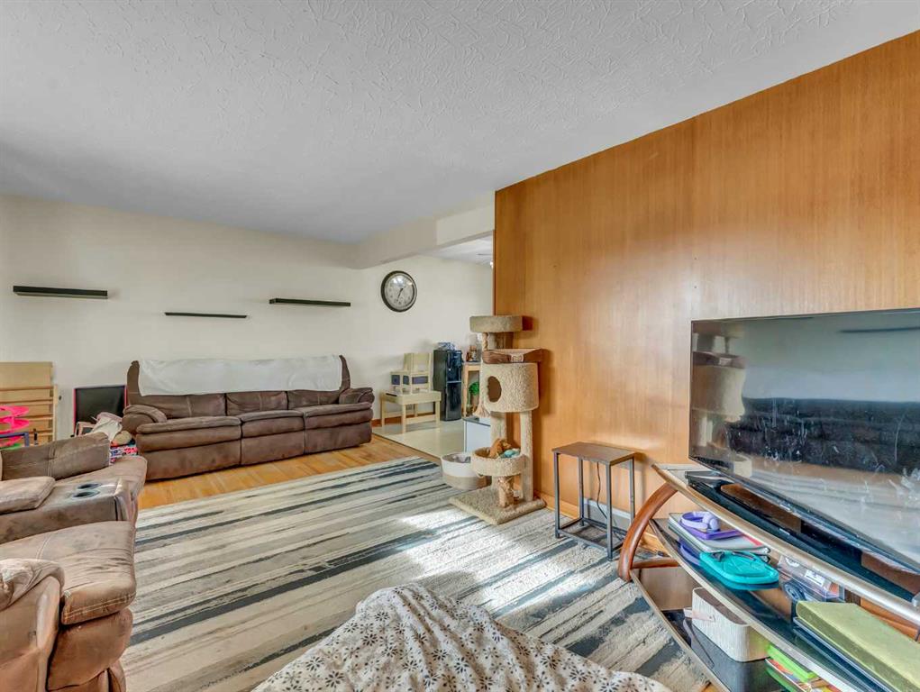 Fifth View of 18 7 Street NW, Northwest Crescent Heights, Medicine Hat, Alberta, T1A 5P5